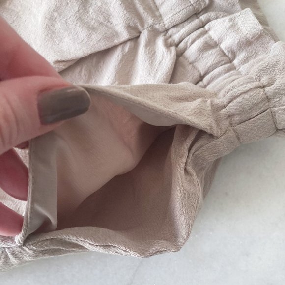 Aritzia Wilfred Montrouge cream / beige / khaki colored shorts drawstring (M) - Picture 7 of 7